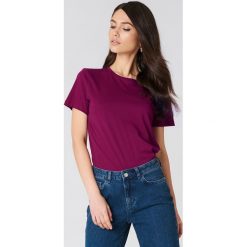 NA-KD Basic T-shirt basic - Purple. Fioletowe t-shirty damskie NA-KD Basic, z bawełny, z okrągłym kołnierzem. W wyprzedaży za 37,07 zł.