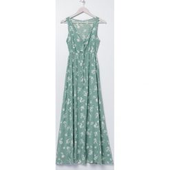 Sukienka maxi z nadrukiem -. Sukienki damskie Sinsay, xl, z nadrukiem, bez kołnierzyka, bez rękawów, maxi. Za 79,99 zł.