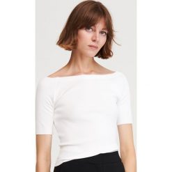 Bluzka z dekoltem w łódkę - Kremowy. Białe bluzki damskie Reserved, s, bez wzorów, bez kołnierzyka, bez rękawów. Za 59,99 zł.