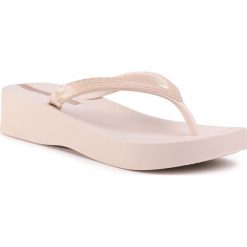 Japonki IPANEMA - Mesh V Plat Fem 82764 Beige/Beige/Gold 23257. Brązowe klapki damskie Ipanema, bez wzorów, z tworzywa sztucznego, bez obcasa, na obcasie. Za 99,99 zł.