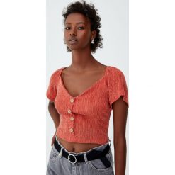 Muślinowy top z guzikami. Koszulki damskie Pull&Bear. Za 59,90 zł.