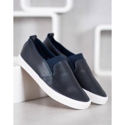 Slipony z eko skÓry. Trampki i tenisówki damskie BONA, bez wzorów, ze skóry ekologicznej, bez zapięcia. W wyprzedaży za 39,90 zł.