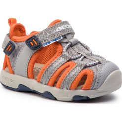 Sandały GEOX - B Sand.Multy B. B B920FB 01415 C0036 M Grey/Orange. Szare sandały chłopięce Geox, ze skóry ekologicznej, bez zapięcia. W wyprzedaży za 159,00 zł.
