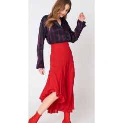 NA-KD Boho Asymetryczna spódnica Block - Red. Czerwone spódniczki damskie marki NA-KD Boho, bez wzorów, boho, midi, asymetryczne. W wyprzedaży za 30,47 zł.