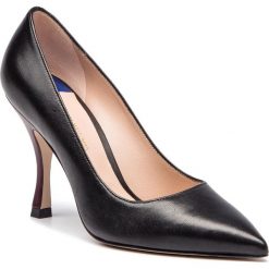 Szpilki STUART WEITZMAN - Tippi 95 YL96059 Nero Mixed Remis. Czarne półbuty damskie Stuart Weitzman, bez wzorów, ze skóry, ze szpiczastym noskiem, bez obcasa, na obcasie, bez zapięcia. W wyprzedaży za 849,00 zł.