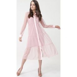 Różowa Sukienka Claudia. Różowe sukienki damskie Born2be, s, w kropki, klasyczne, długie, midi, koszulowe. Za 119,99 zł.