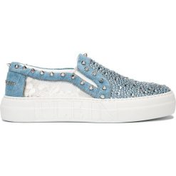 Philipp Plein Melody Slip On Buty Niebieski. Niebieskie trampki i tenisówki damskie Philipp Plein, z aplikacjami, z materiału, bez zapięcia. Za 3272,95 zł.