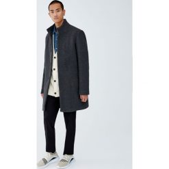 Płaszcz basic z wysokim kołnierzem. Szare płaszcze na zamek męskie Pull&Bear, m. Za 299,00 zł.