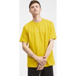 Puma Epoch Koszulka Żółty. Żółte podkoszulki męskie Puma, s, z nadrukiem, z elastanu, z krótkim rękawem. Za 137,95 zł.