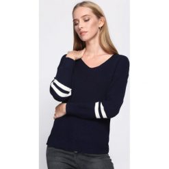 Granatowy Sweter Fourth Season. Szare swetry klasyczne damskie marki Born2be, l, dekolt w kształcie v. Za 34,99 zł.