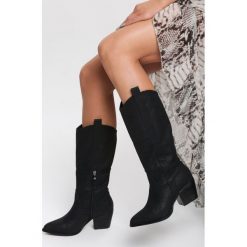 Czarne Kozaki Yeartough. Czarne kozaki damskie Renee, z jeansu, przed kolano, na wysokim obcasie, na obcasie, bez zapięcia. Za 159,99 zł.