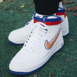 Buty Nike Air Force 1 High '07 LV8 Sport "Knicks" (AV3938-100). Szare buty sportowe męskie Nike, ze skóry, bez zapięcia, Nike Air Force. Za 399,99 zł.