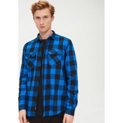 Koszula w kratę z kieszeniami - Niebieski. Niebieskie koszule męskie Cropp, s. Za 79,99 zł.