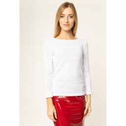 Bluzka Guess Ls Clarissa W01P0V K9KN0. Różowe bluzki damskie Guess, xs, z aplikacjami, z elastanu, bez kołnierzyka, bez rękawów. W wyprzedaży za 179,00 zł.