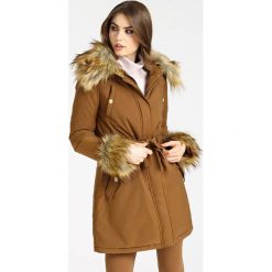 Kurtka Marciano Ze Wstawkami Ze Sztucznego Futra. Pomarańczowe kurtki męskie Guess, s, w paski, z poliesteru, klasyczne, długie, bez kaptura. Za 1359,00 zł.