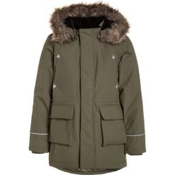 Mikkline BOYS Płaszcz zimowy dusty olive. Zielone płaszcze dziewczęce marki mikk-line, na zimę, z nylonu. W wyprzedaży za 407,20 zł.