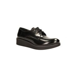 Derby Sanabella PÓŁBUTY 2104. Niebieskie derby damskie marki La Redoute Collections, w paski, z materiału, z okrągłym noskiem, na koturnie. Za 149,99 zł.