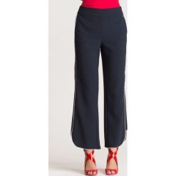 Granatowe spodnie Armani Exchange. Niebieskie spodnie damskie Armani Exchange, xxs. Za 304,50 zł.