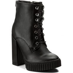 Botki GUESS - Giulia FLGIU4 ELE10 BLACK. Czarne botki damskie na obcasie marki Guess, z materiału. W wyprzedaży za 329,00 zł.