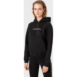 Calvin Klein Bluza Czarny. Czarne bluzy damskie Calvin Klein, xs, z nadrukiem, z bawełny, bez rękawów, bez kaptura. Za 498,95 zł.