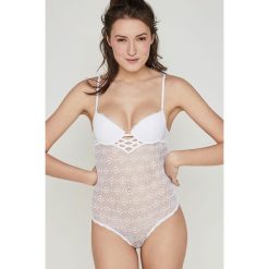 Undiz - Body Totoiz. Białe body damskie Undiz, xl, bez wzorów, z elastanu. W wyprzedaży za 49,90 zł.