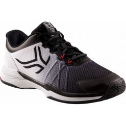 Buty tenisowe TS590 męskie na każdą nawierzchnię. Czarne buty sportowe męskie ARTENGO, z poliesteru, bez zapięcia, tenisowe. Za 179,99 zł.