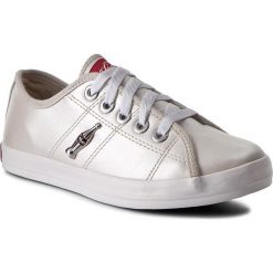 Sneakersy COCA-COLA - Miami Metalic CCA0873 Perola/Branco. Szare półbuty damskie marki Coca-Cola, bez wzorów, ze skóry ekologicznej, bez obcasa, na płaskiej podeszwie, bez zapięcia. W wyprzedaży za 169,00 zł.