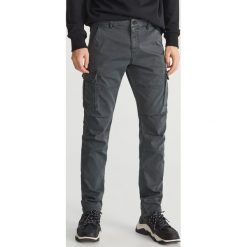 Spodnie cargo slim fit - Szary. Szare spodnie męskie marki Reserved, m, bez wzorów. Za 149,99 zł.