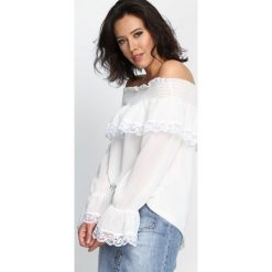 Biała Bluzka Deeper Love. Białe bluzki damskie Born2be, s, z tkaniny. Za 109,99 zł.