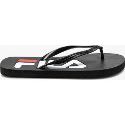 Fila - Japonki. Czarne klapki damskie Fila, bez wzorów, z gumy, bez obcasa, na płaskiej podeszwie. Za 49,90 zł.