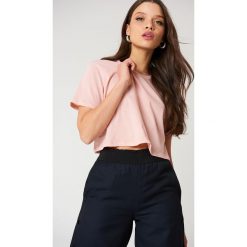 NA-KD Basic Krótki T-shirt oversize - Pink. Różowe t-shirty damskie NA-KD Basic, z bawełny. W wyprzedaży za 20,48 zł.