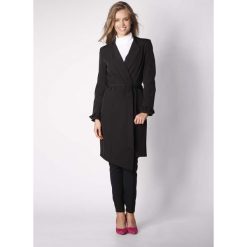 Czarny Elegancki Płaszcz z Falbanką na Rękawie. Czarne kurtki damskie Nommo, s, z poliesteru, eleganckie. Za 179,90 zł.