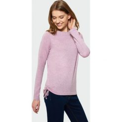 Klasyczny sweter z wiązaniem z boku. Szare swetry damskie Greenpoint, bez wzorów, z elastanu, klasyczne, bez rękawów, bez kaptura. Za 39,99 zł.