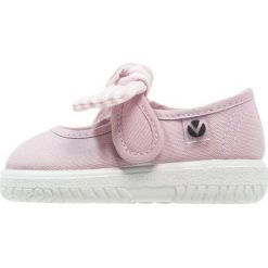 Victoria Shoes LONA PANUELO Baleriny z zapięciem violeta. Fioletowe baleriny dziewczęce marki Victoria Shoes, z materiału. Za 129,00 zł.