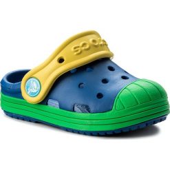 Klapki CROCS - Bump It Clog K 202282 Blue Jean/Grass Green. Niebieskie sandały chłopięce Crocs, z tworzywa sztucznego. W wyprzedaży za 129,00 zł.
