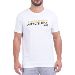 T-shirt w kolorze białym. Białe t-shirty męskie Jeep, s, z nadrukiem, z okrągłym kołnierzem. W wyprzedaży za 54,95 zł.