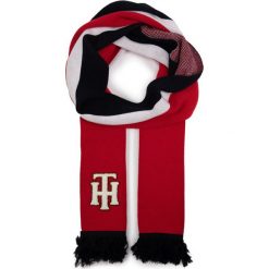 Szal TOMMY HILFIGER Th College Scarf AW0AW07209. Czerwone szaliki męskie TOMMY HILFIGER, bez wzorów. W wyprzedaży za 149,00 zł.