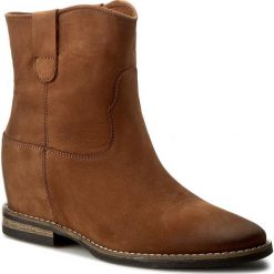 Botki CARINII - B3684 I44-000-PSK-B89. Brązowe botki damskie skórzane Carinii. W wyprzedaży za 269,00 zł.