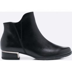 Caprice - Botki. Czarne buty zimowe damskie marki Caprice, z materiału, na obcasie. W wyprzedaży za 239,90 zł.