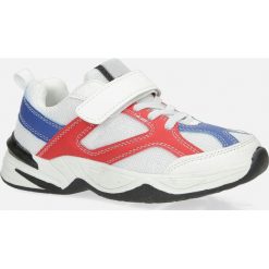 Białe buty sportowe na rzep casu ct3. Białe buty dziewczęce sportowe Casu, bez wzorów, bez zapięcia. Za 49,99 zł.