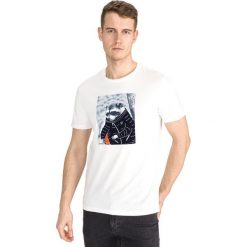 Jack & Jones Olle Koszulka Biały. Białe podkoszulki męskie Jack & Jones, m, z nadrukiem, z bawełny, bez kołnierzyka, krótkie. Za 78,95 zł.