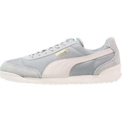 Puma TRIMM QUICK NYLON Tenisówki i Trampki quarry/whisper white/team gold. Niebieskie tenisówki damskie Puma, z materiału. W wyprzedaży za 179,50 zł.