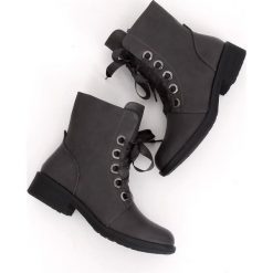 Botki sznurowane workery szare ZX2805 Grey. Szare botki damskie ButyModne, na co dzień, ze skóry ekologicznej, klasyczne, bez obcasa, na płaskiej podeszwie, na sznurówki. W wyprzedaży za 99,00 zł.