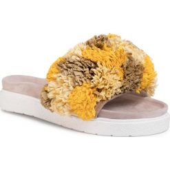 Klapki INUIKII - Grass Band 70104-51 Yellow/Beige. Żółte klapki damskie Inuikii, z aplikacjami, ze skóry, bez obcasa. Za 889,00 zł.