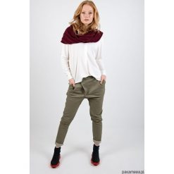 MIA PANTS Spodnie damskie jeans khaki. Brązowe jeansy damskie marki Pakamera, z jeansu. Za 129,00 zł.
