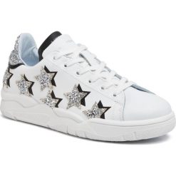 Sneakersy CHIARA FERRAGNI - CF2612 Silver. Białe półbuty damskie Chiara Ferragni, bez wzorów, ze skóry ekologicznej, bez obcasa, na płaskiej podeszwie, bez zapięcia. Za 1149,00 zł.