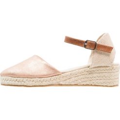 Friboo Sandały rose gold. Czerwone sandały chłopięce marki Friboo, z materiału. Za 149,00 zł.