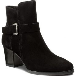 Botki CAPRICE - 9-25325-29 Black 004. Czarne buty zimowe damskie Caprice, z materiału, na obcasie. W wyprzedaży za 289,00 zł.