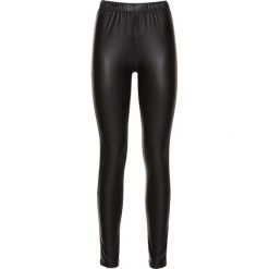 Legginsy z połyskującą powłoką bonprix czarny. Czarne spodnie damskie bonprix, ze skóry. Za 59,99 zł.