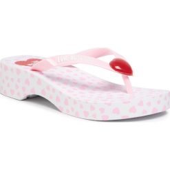 Japonki LOVE MOSCHINO - JA28164G0AJ10600 Rosa. Różowe klapki damskie Love Moschino, bez wzorów, z tworzywa sztucznego, bez obcasa, na obcasie. W wyprzedaży za 399,00 zł.